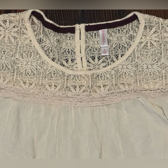 Xhilaration Lace Cream Top - Picture 3 of 5